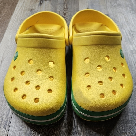 Crocs Classic Clogs Yellow + Green U of O Ducks colors M4 or W6 or J4 - Picture 3 of 10